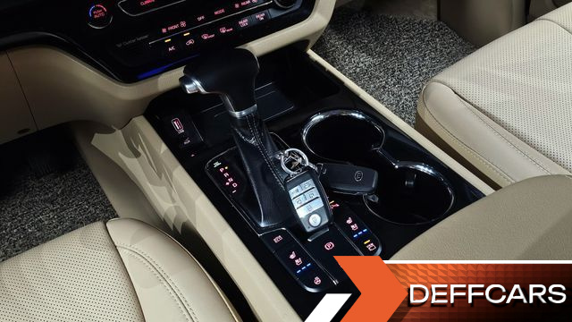 Kia CARNIVAL 9-Seater Noblesse Special купить на сайте DeffCars