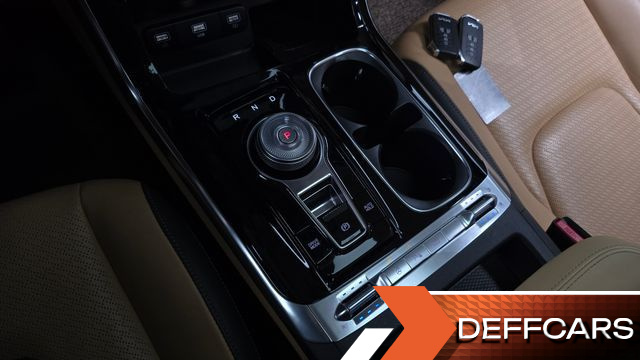 Kia CARNIVAL Gasoline 7-Seater Signature купить на сайте DeffCars