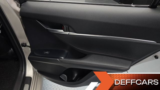 Toyota CAMRY 2.5 XLE Hybrid купить на сайте DeffCars