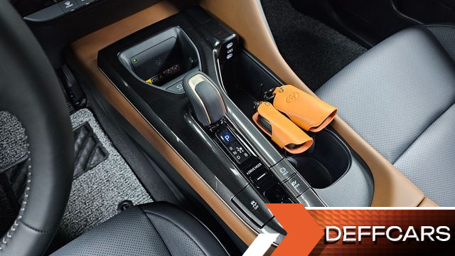 Toyota CROWN 2.5 4WD Hybrid купить на сайте DeffCars