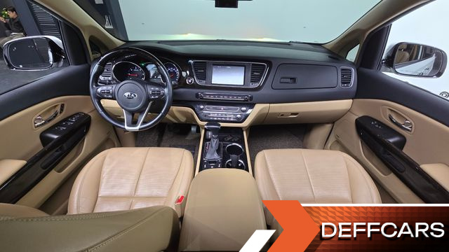 Kia CARNIVAL 7-Seater Limousine President купить на сайте DeffCars
