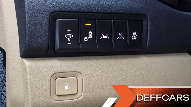 Kia CARNIVAL 9-Seater Hi-Limousine Noblesse Special купить на сайте DeffCars
