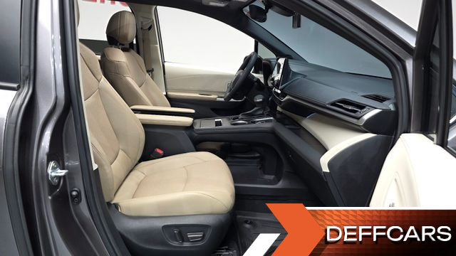 Toyota SIENNA 2.5 Hybrid AWD купить на сайте DeffCars