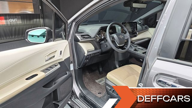 Toyota SIENNA 2.5 Hybrid 2WD купить на сайте DeffCars