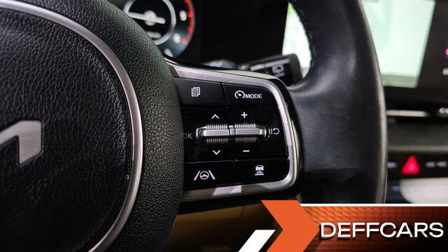 Kia CARNIVAL 9-Seater Signature купить на сайте DeffCars