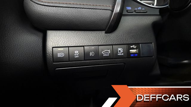 Toyota CAMRY 2.5 XLE Hybrid купить на сайте DeffCars