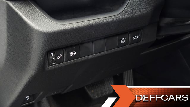 Toyota RAV4 2.5 2WD Hybrid XLE купить на сайте DeffCars