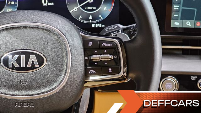 Kia CARNIVAL 9-Seater Signature купить на сайте DeffCars