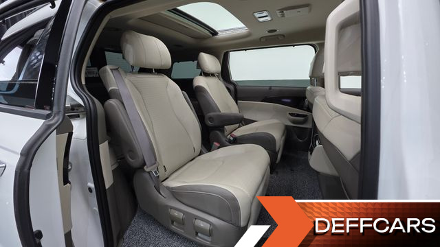 Kia CARNIVAL 7-Seater Signature купить на сайте DeffCars
