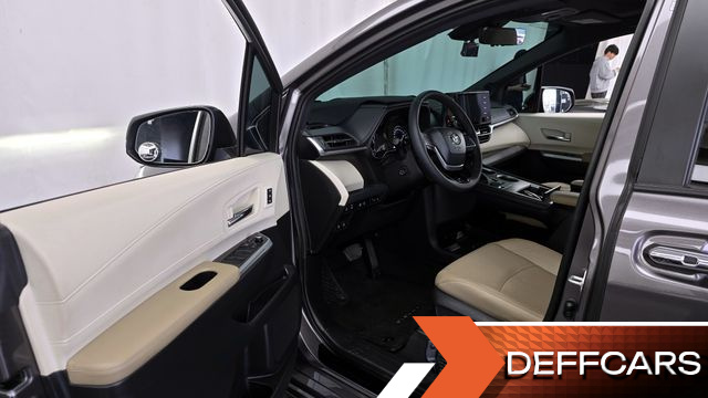 Toyota SIENNA 2.5 Hybrid 2WD купить на сайте DeffCars