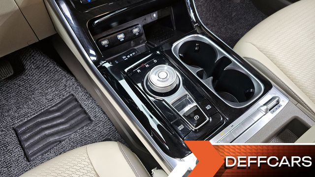 Kia CARNIVAL Gasoline 7-Seater Hi-Limousine Signature купить на сайте DeffCars