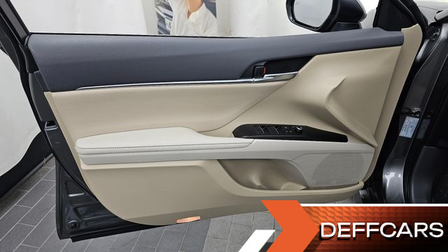 Toyota CAMRY 2.5 XLE Hybrid купить на сайте DeffCars