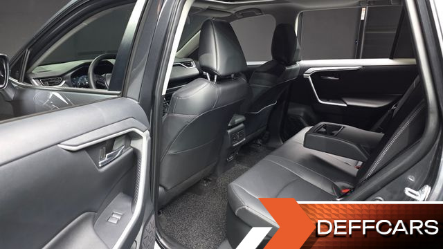 Toyota RAV4 2.5 2WD Hybrid XLE купить на сайте DeffCars