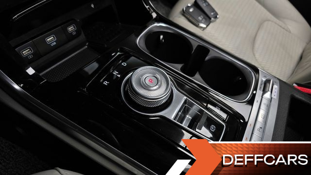 Kia CARNIVAL 9-Seater Signature купить на сайте DeffCars