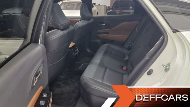 Toyota CROWN 2.5 4WD Hybrid купить на сайте DeffCars