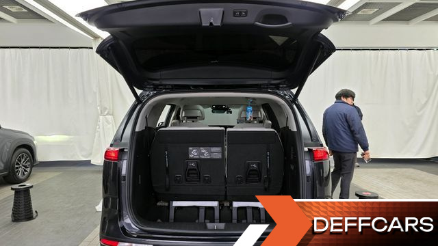 Kia CARNIVAL 7-Seater Signature купить на сайте DeffCars