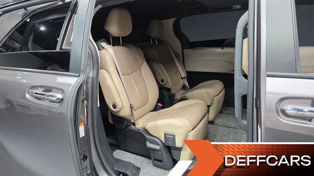 Toyota SIENNA 2.5 Hybrid AWD купить на сайте DeffCars