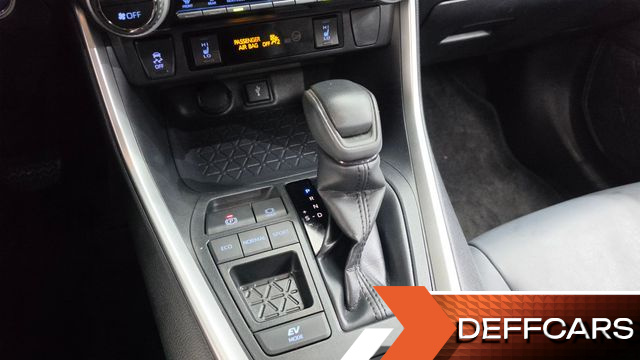 Toyota RAV4 2.5 2WD Hybrid купить на сайте DeffCars