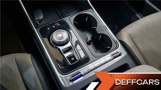 Kia CARNIVAL 9-Seater Noblesse купить на сайте DeffCars