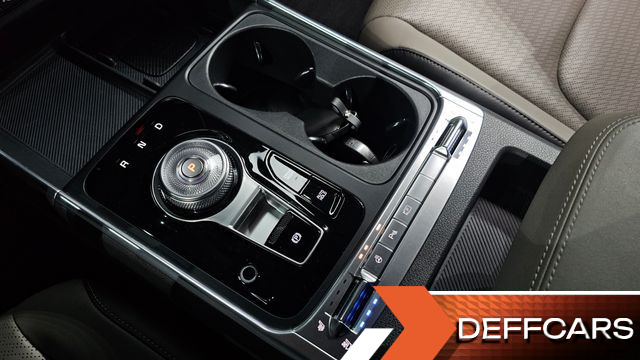 Kia CARNIVAL Gasoline 7-Seater Signature купить на сайте DeffCars