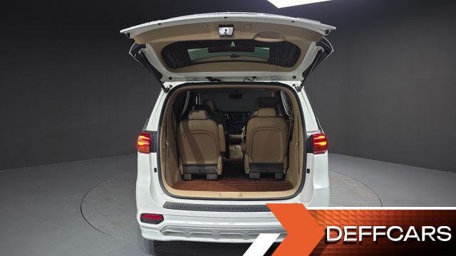 Kia CARNIVAL 9-Seater Hi-Limousine Noblesse Special купить на сайте DeffCars