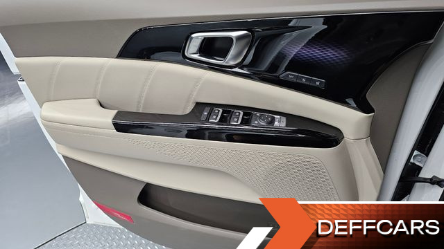 Kia CARNIVAL Gasoline 7-Seater Signature купить на сайте DeffCars