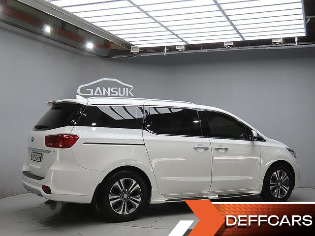 Kia CARNIVAL 9-Seater Luxury купить на сайте DeffCars