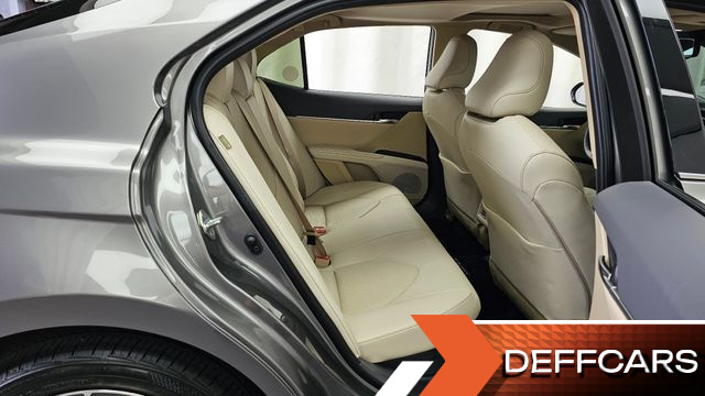Toyota CAMRY 2.5 XLE Hybrid купить на сайте DeffCars