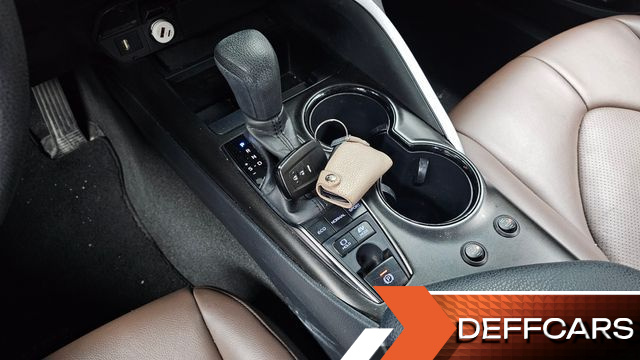 Toyota CAMRY 2.5 LE Hybrid купить на сайте DeffCars