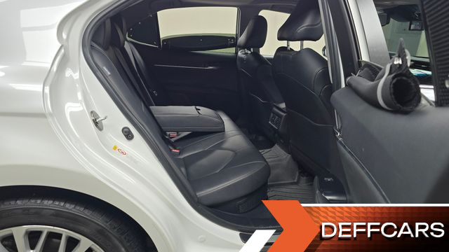 Toyota CAMRY 2.5 XLE Hybrid купить на сайте DeffCars