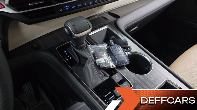 Toyota SIENNA 2.5 Hybrid 2WD купить на сайте DeffCars