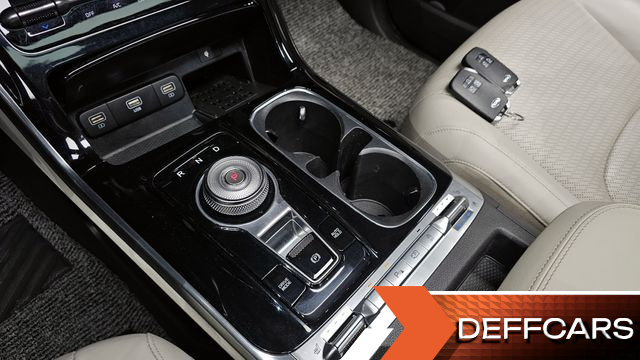 Kia CARNIVAL 9-Seater Signature купить на сайте DeffCars
