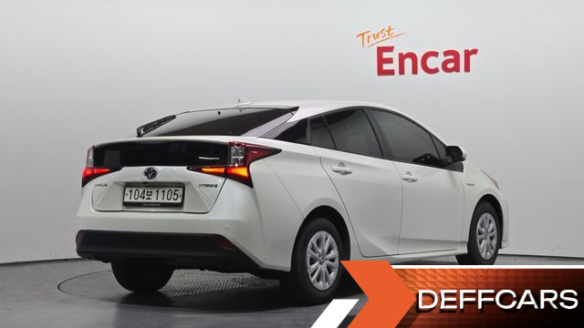 Toyota PRIUS 1.8 купить на сайте DeffCars
