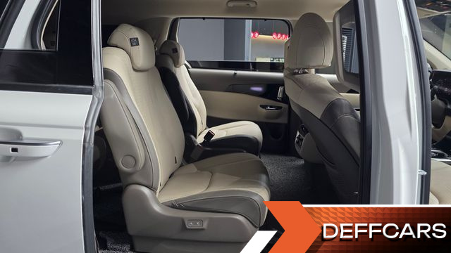 Kia CARNIVAL 9-Seater Signature купить на сайте DeffCars