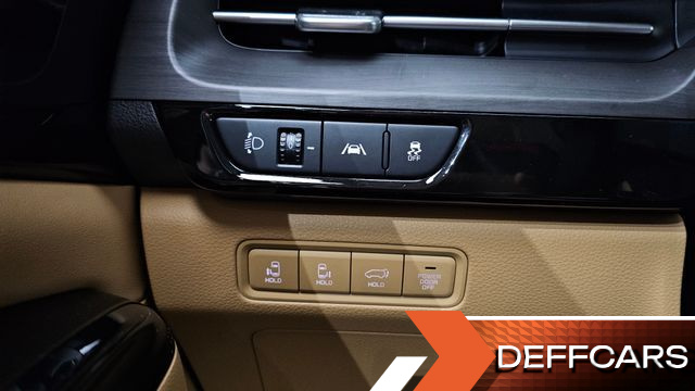Kia CARNIVAL 9-Seater Signature купить на сайте DeffCars