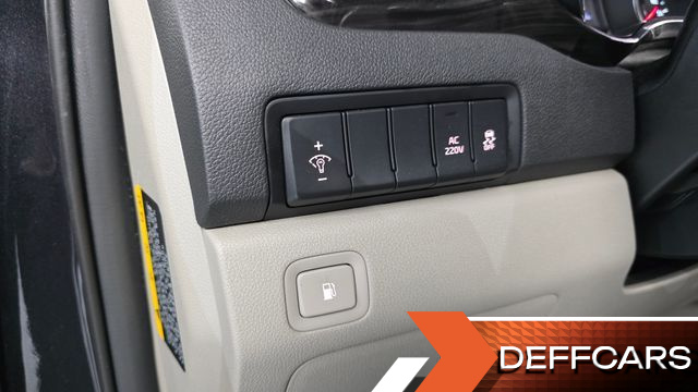 Kia CARNIVAL 9-Seater Noblesse Special купить на сайте DeffCars