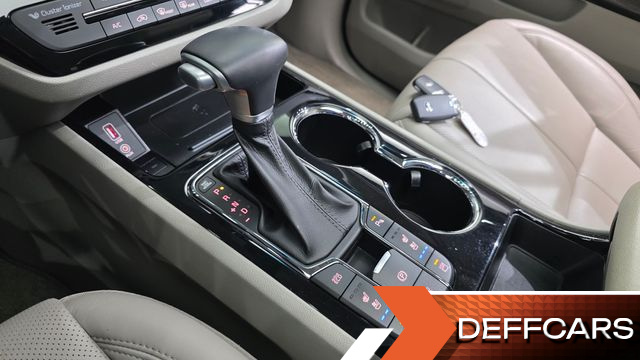 Kia CARNIVAL 9-Seater Noblesse Special купить на сайте DeffCars