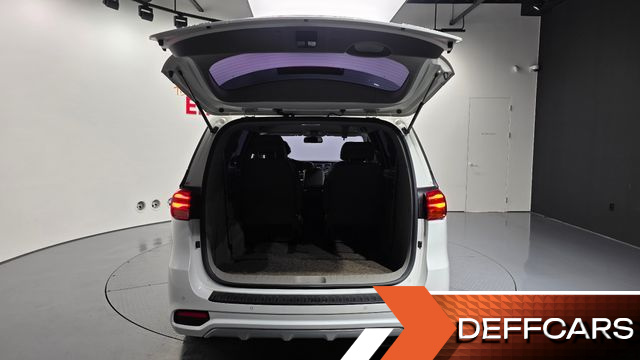 Kia CARNIVAL 7-Seater Limousine VIP купить на сайте DeffCars