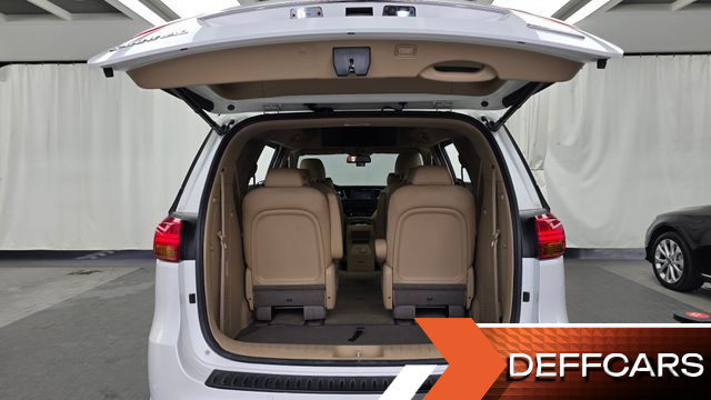 Kia CARNIVAL 9-seater Hi-Limousine Prestige High roof купить на сайте DeffCars