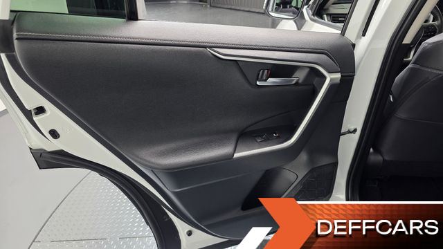 Toyota RAV4 2,5 4WD Hybrid LTD купить на сайте DeffCars