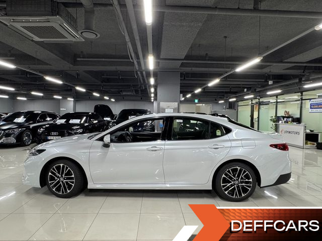 Toyota CAMRY 2.5 XLE Premium Hybrid купить на сайте DeffCars