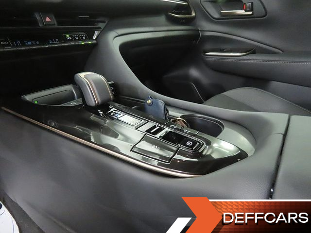 Toyota CROWN 2.5 4WD Hybrid купить на сайте DeffCars