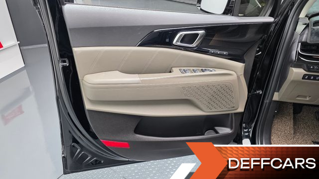 Kia CARNIVAL Gasoline 7-Seater Gravity купить на сайте DeffCars