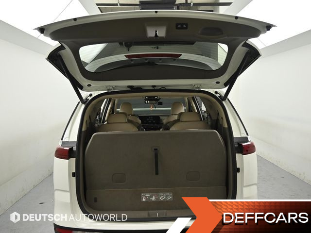 Kia CARNIVAL 9-Seater Signature купить на сайте DeffCars