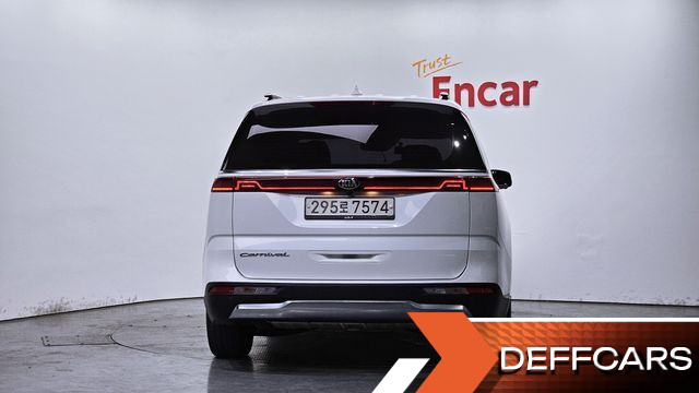 Kia CARNIVAL 9-Seater Signature купить на сайте DeffCars