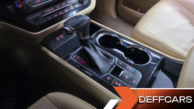 Kia CARNIVAL 9-Seater Prstige купить на сайте DeffCars