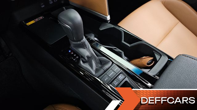 Toyota CAMRY 2.5 XLE Premium Hybrid купить на сайте DeffCars