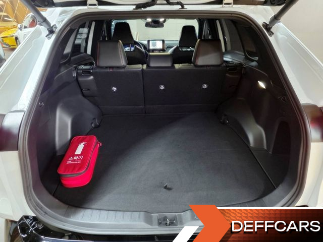 Toyota RAV4 2.5 4WD PHEV XSE купить на сайте DeffCars