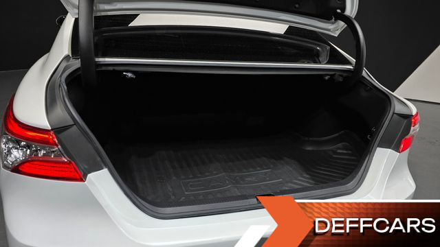 Toyota CAMRY 2.5 XLE Hybrid купить на сайте DeffCars