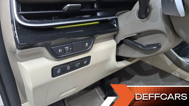 Kia CARNIVAL HEV 4-Seater Hi Limousine Signature купить на сайте DeffCars